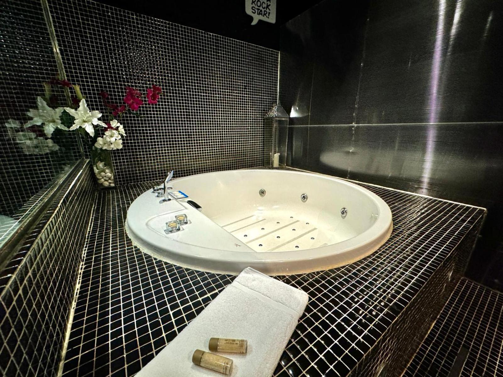 Apartamentos Con Jacuzzi مدريد المظهر الخارجي الصورة